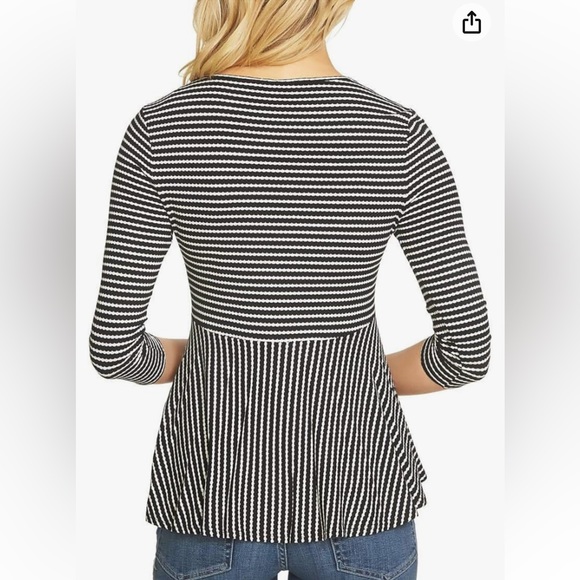 CeCe, Women’s black & white flair too/ long sleeves. Size Lg. - Picture 6 of 11